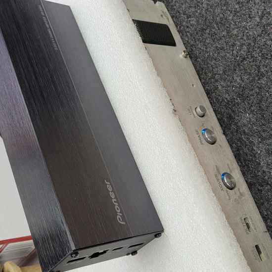 4-канальный усилитель Pioneer GM-D1004 4-канальный усилитель Pioneer GM-D1004
